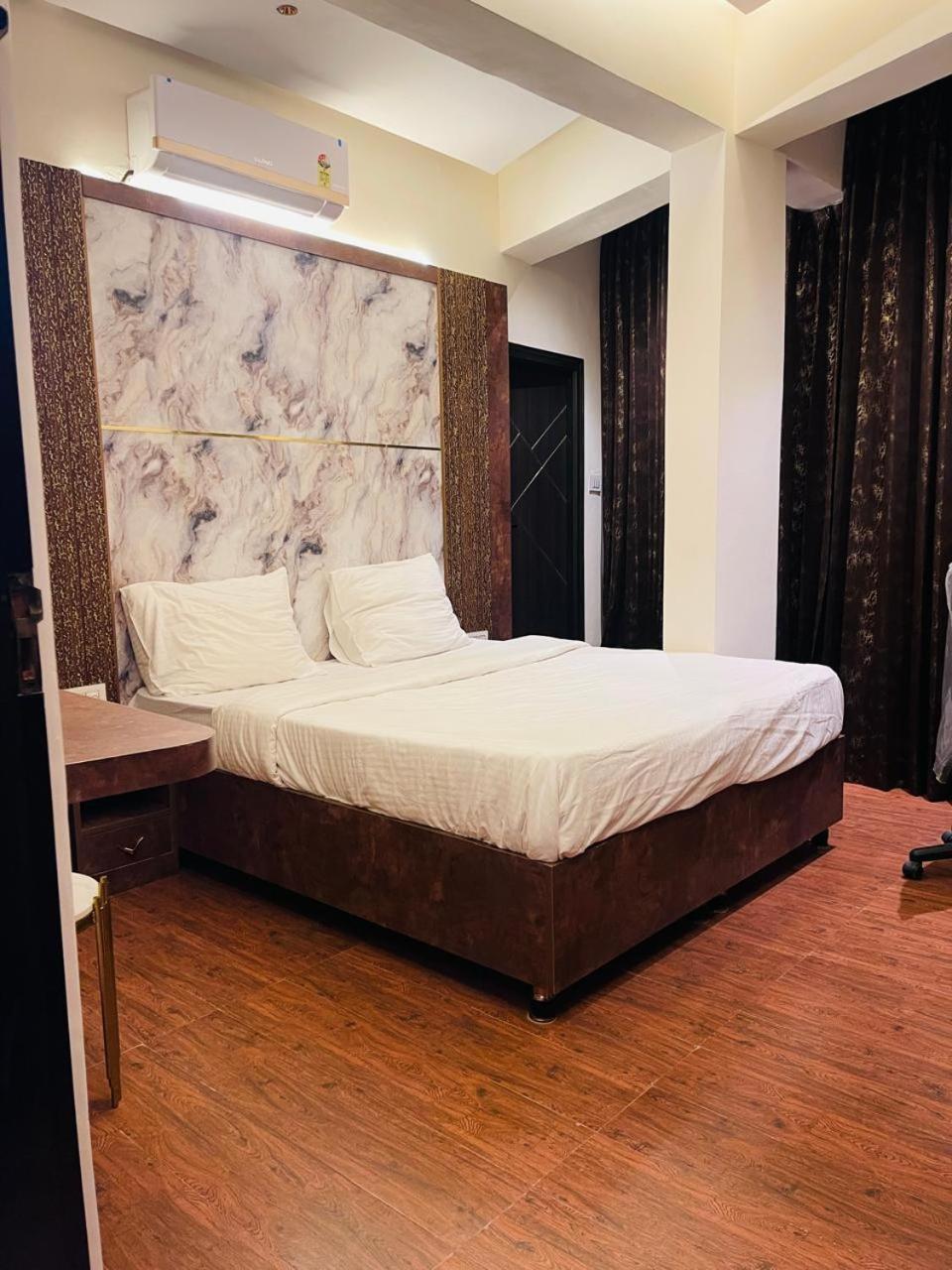 The Taaj Inn Bangalore Exterior foto